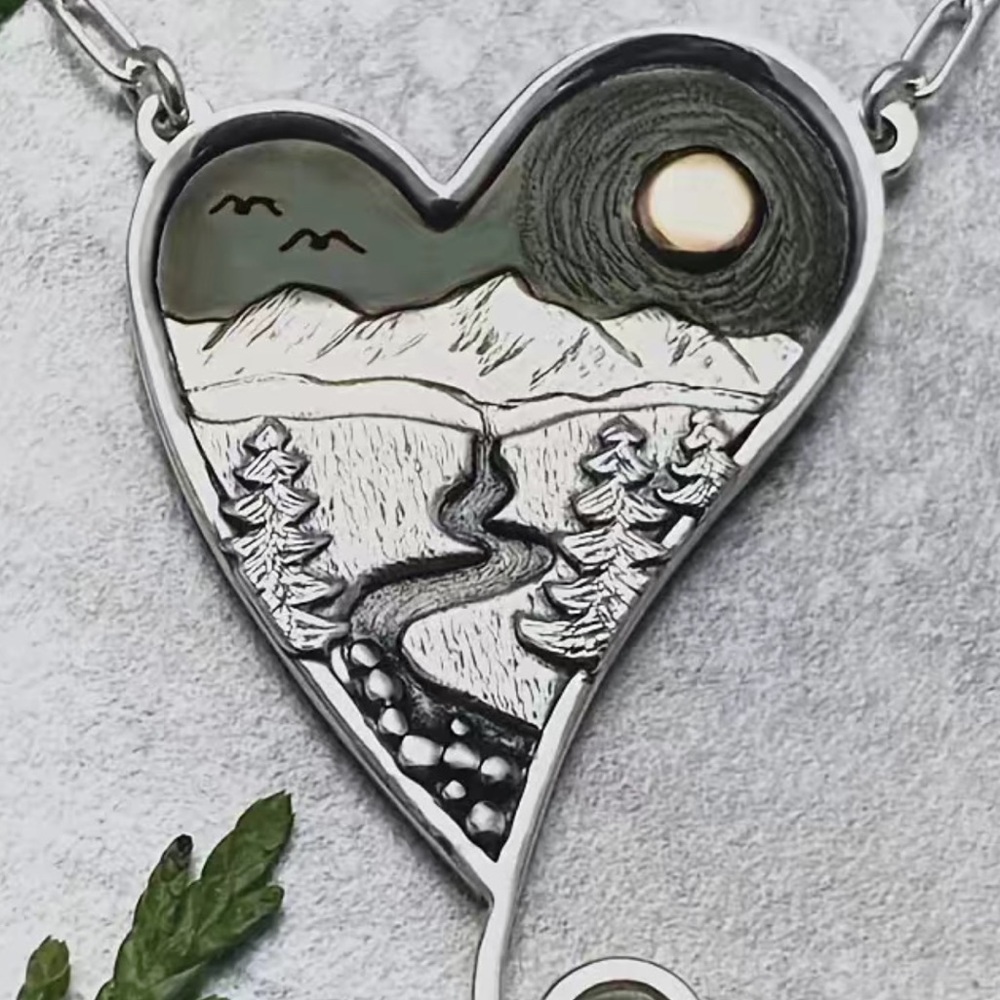Full moon landscape heart necklace - Picture 5 of 5